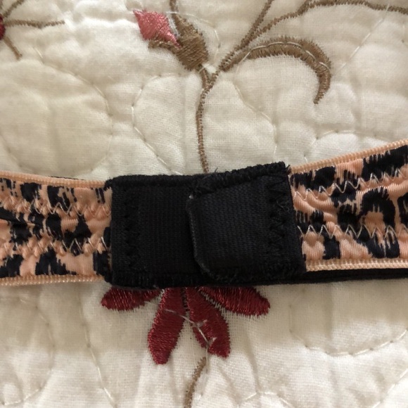 Victoria’s Secret bra. 34C - Picture 6 of 7